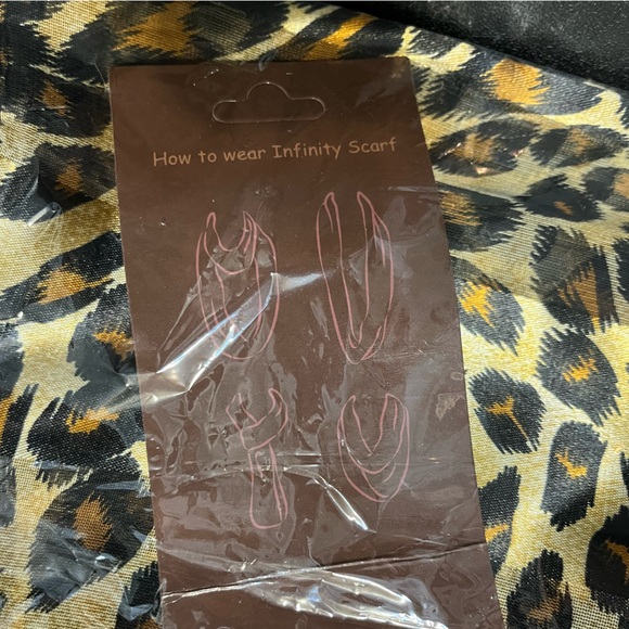 Leopard Print Infinity Scarf NIP Lightweight Tulle Material Cheetah Print - Picture 4 of 4